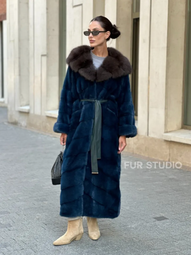 Удлиненная норковая шуба с капюшоном из куницы - цвет аквамарин