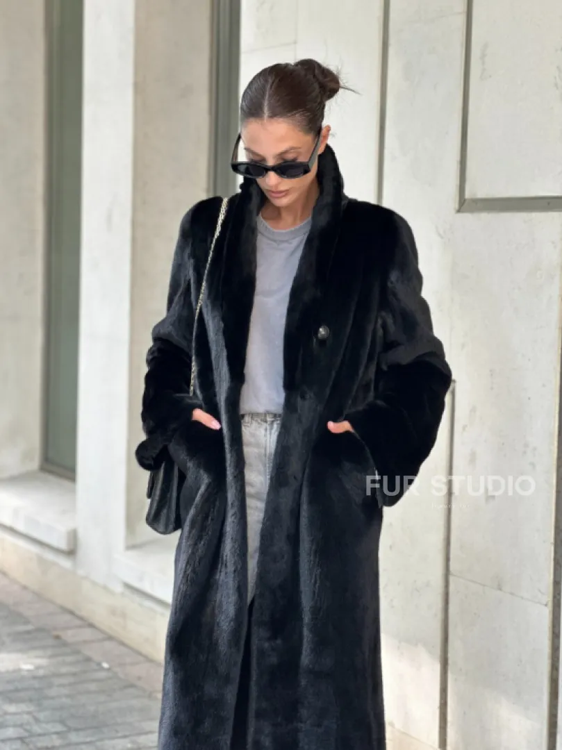 Черная шуба пальто из меха норки Saga furs