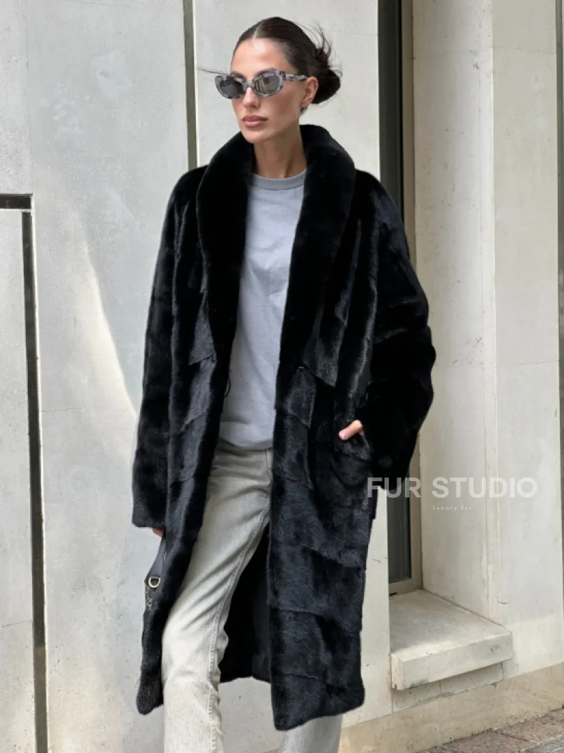 Шуба из скандинавского меха норки Saga furs с шалевым воротником