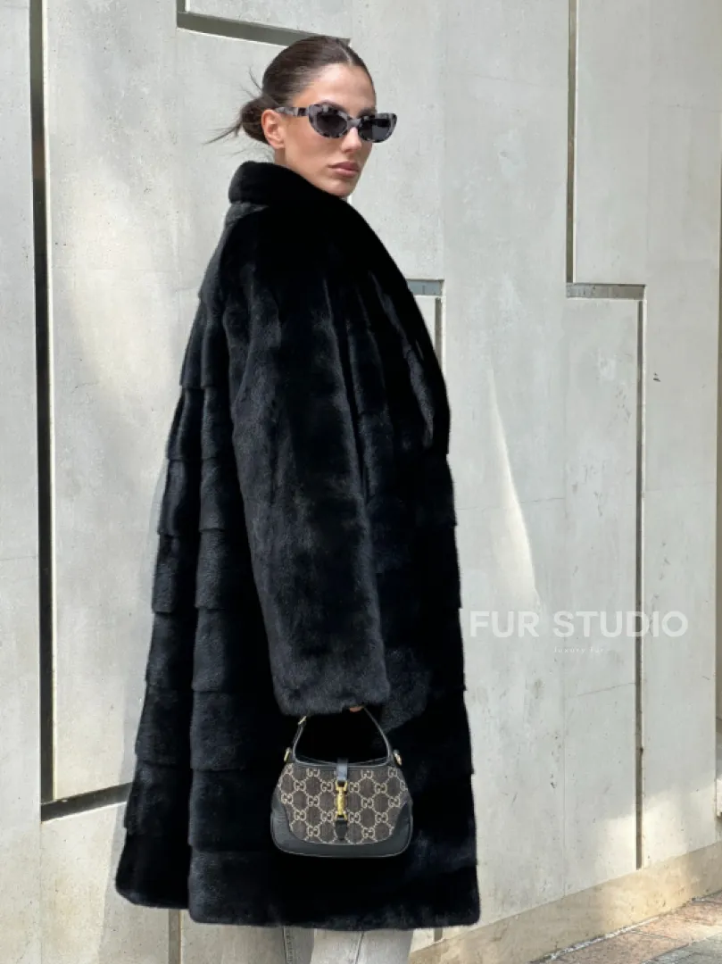 Шуба из скандинавского меха норки Saga furs с шалевым воротником