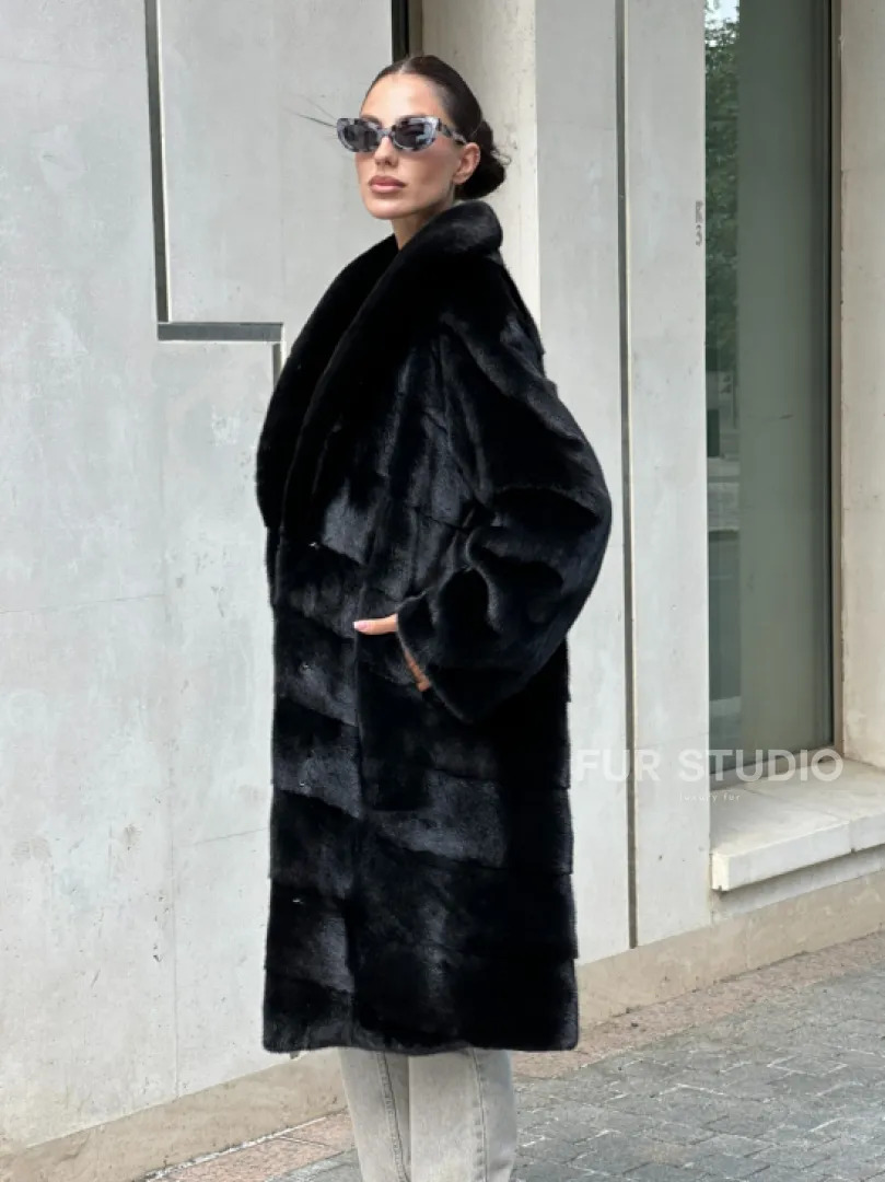 Шуба из скандинавского меха норки Saga furs с шалевым воротником