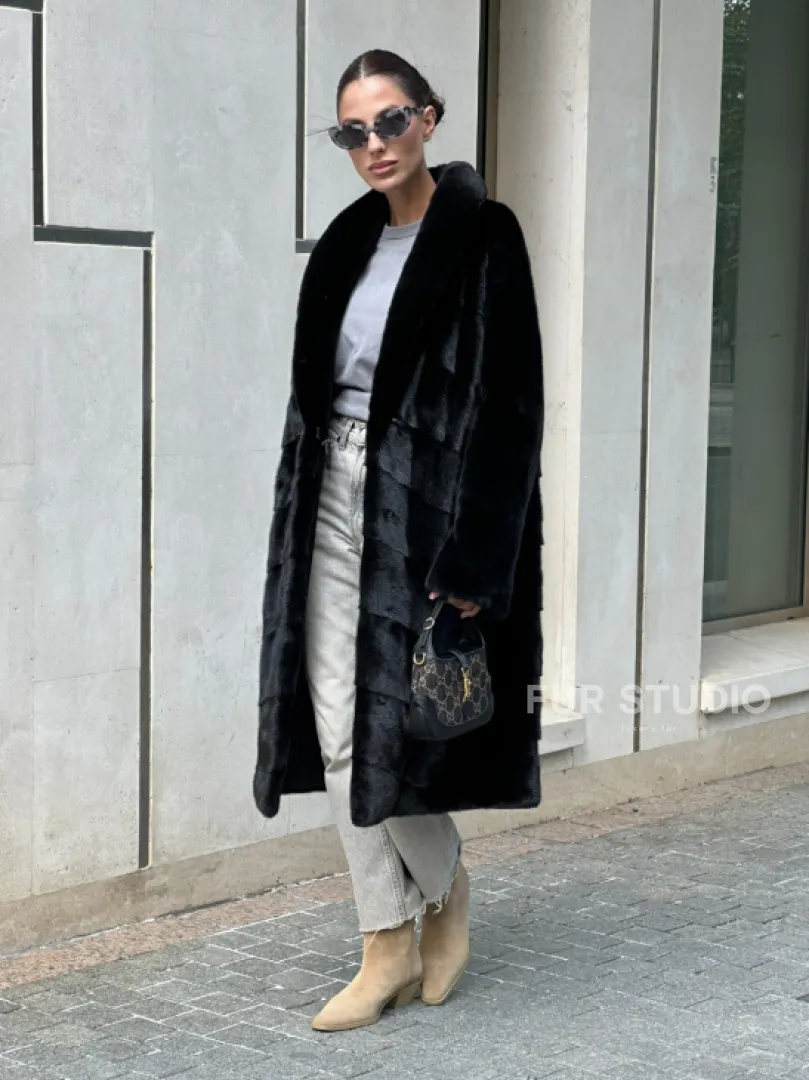 Шуба из скандинавского меха норки Saga furs с шалевым воротником