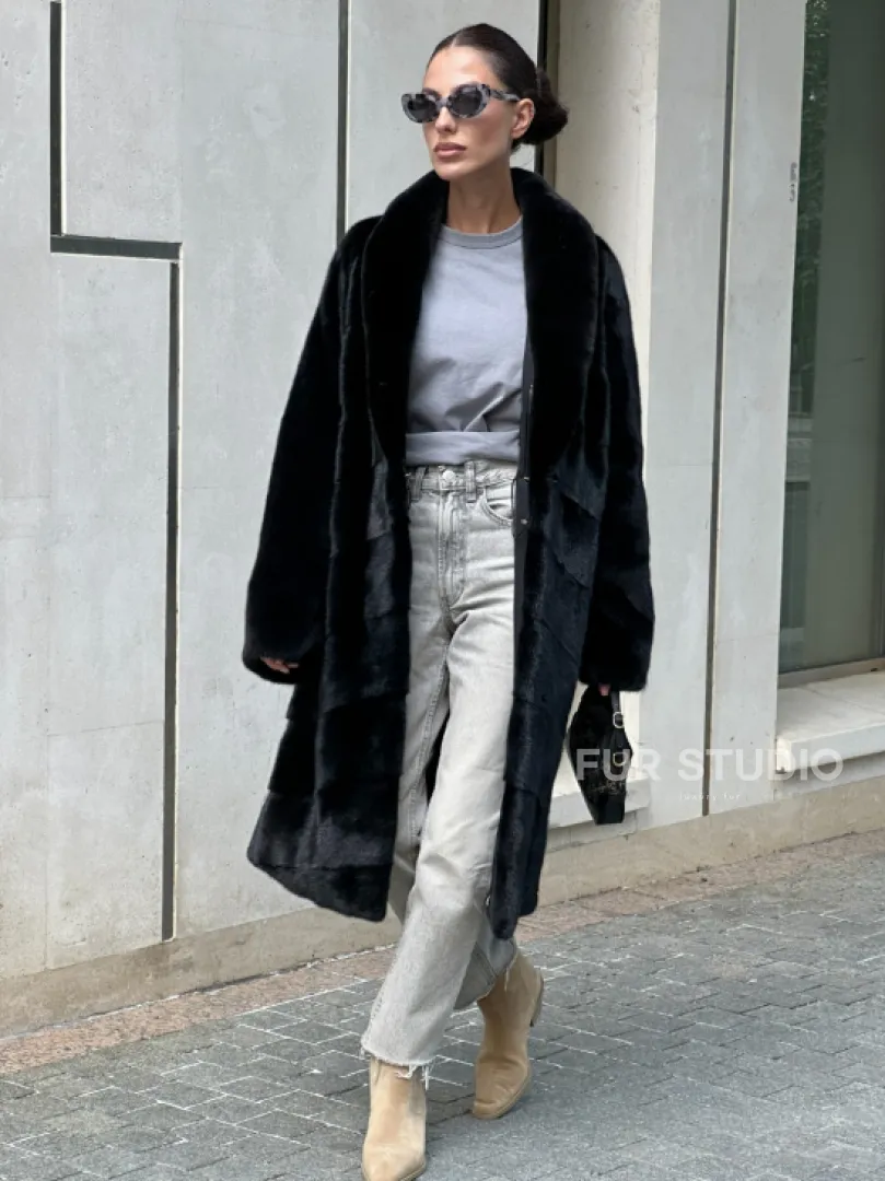 Шуба из скандинавского меха норки Saga furs с шалевым воротником