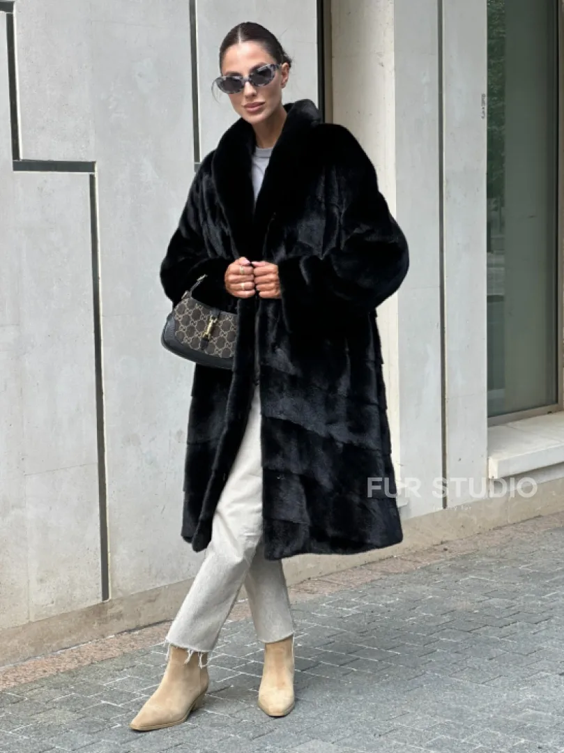 Шуба из скандинавского меха норки Saga furs с шалевым воротником