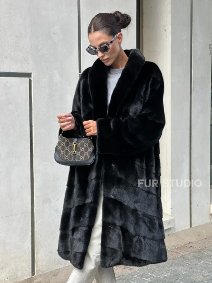 Шуба из скандинавского меха норки Saga furs с шалевым воротником