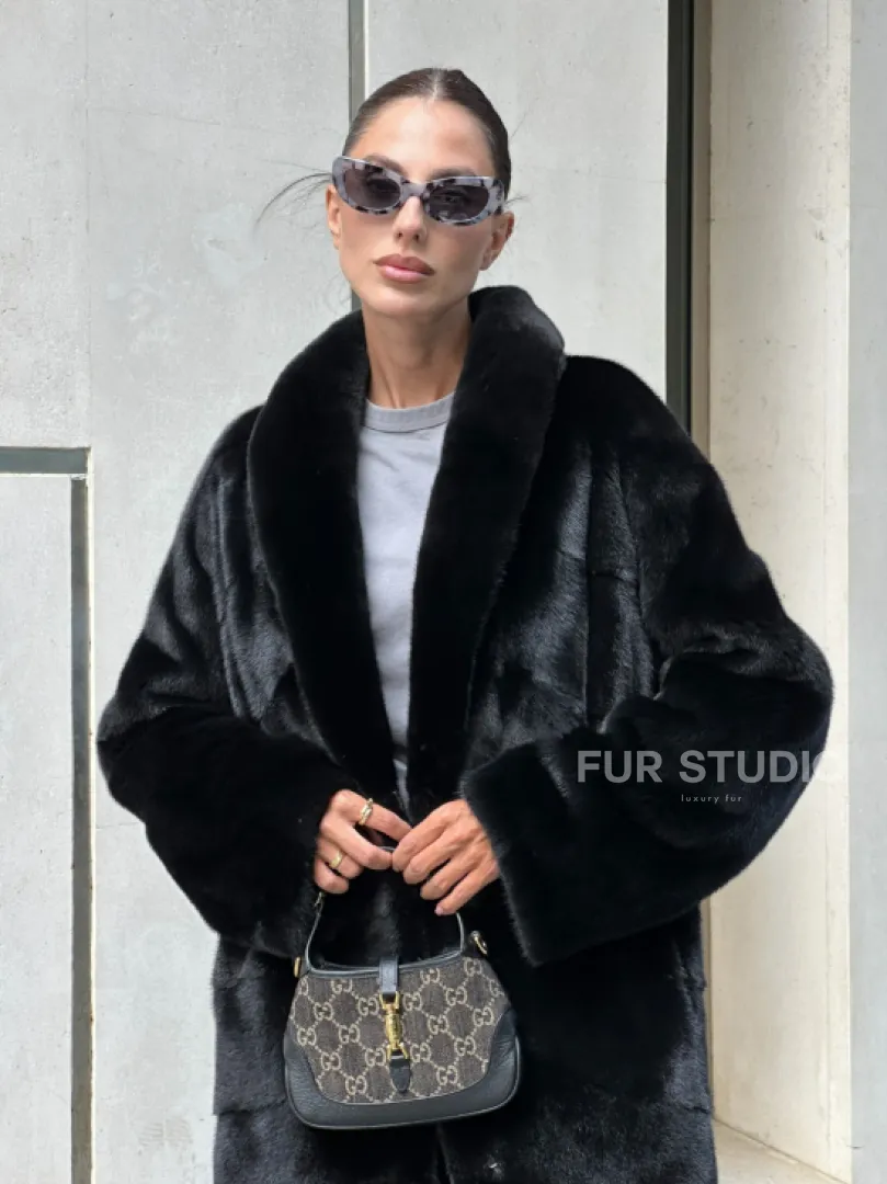 Шуба из скандинавского меха норки Saga furs с шалевым воротником