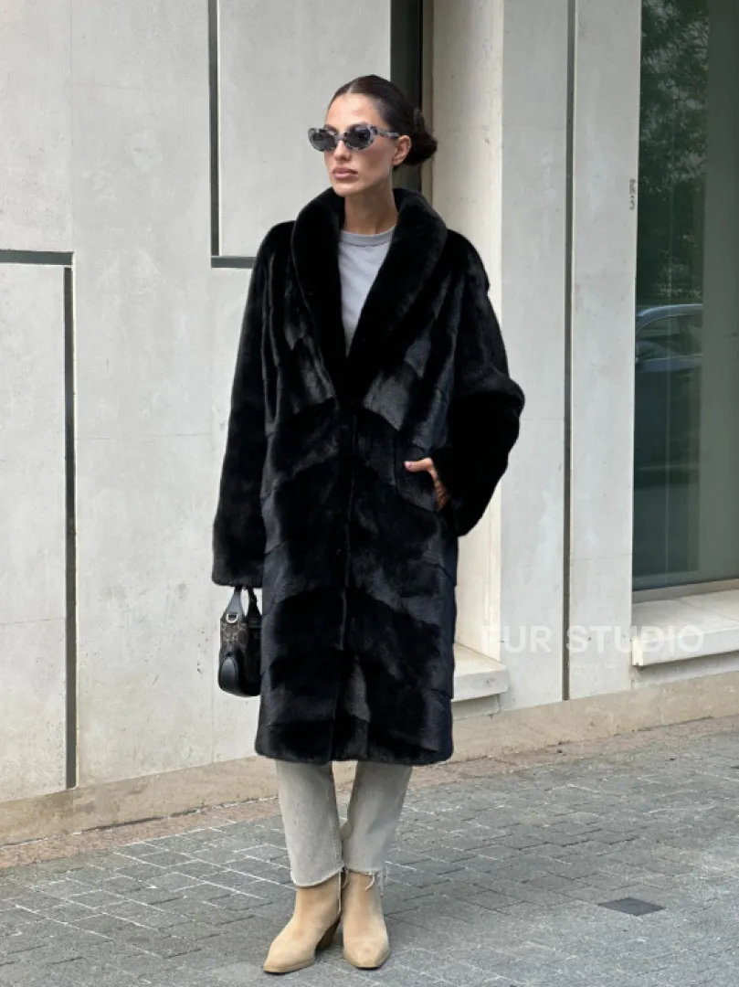 Шуба из скандинавского меха норки Saga furs с шалевым воротником