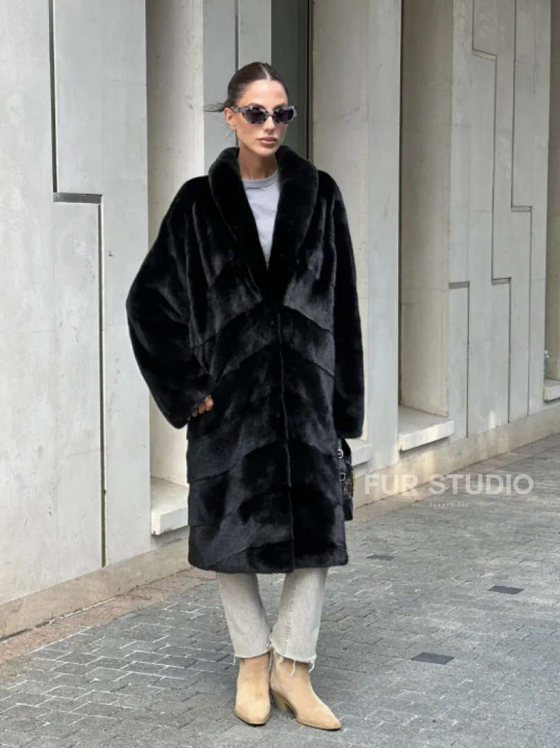 Шуба из скандинавского меха норки Saga furs с шалевым воротником