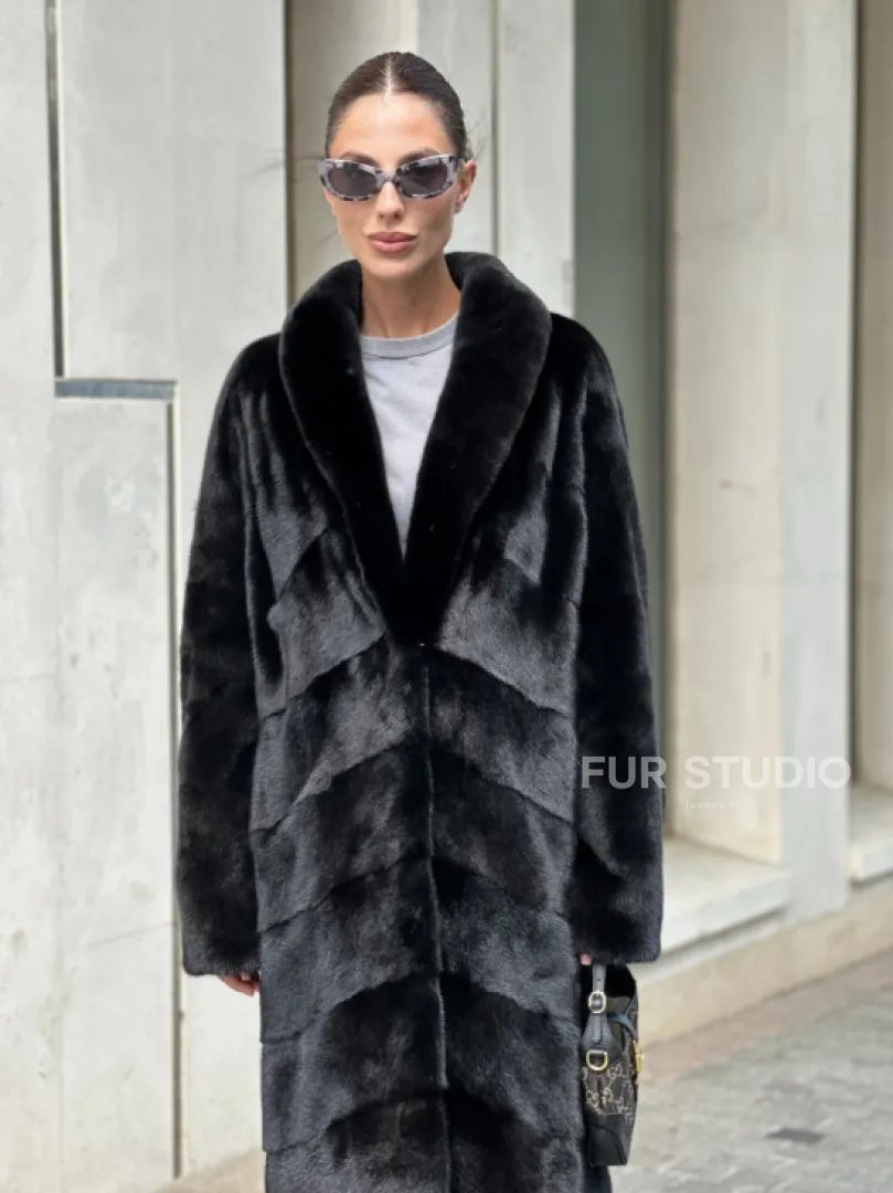 Шуба из скандинавского меха норки Saga furs с шалевым воротником