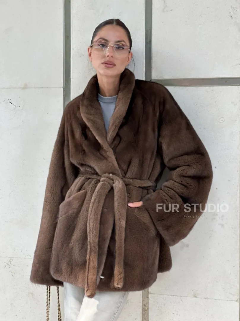 Шуба из меха Saga Furs в винтажном стиле средней длины