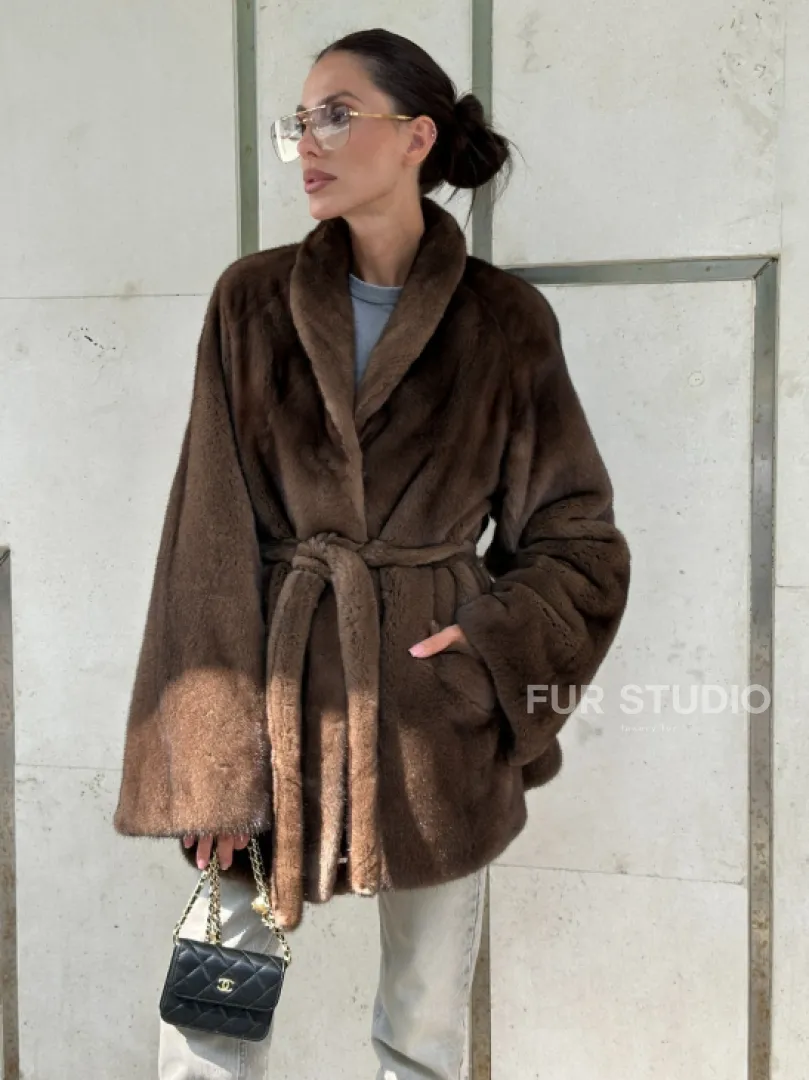Шуба из меха Saga Furs в винтажном стиле средней длины