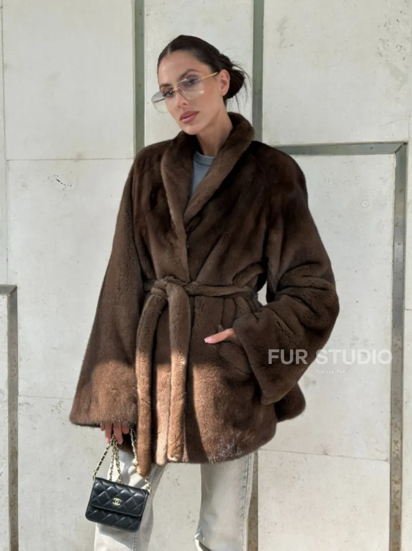 Шуба из меха Saga Furs в винтажном стиле средней длины
