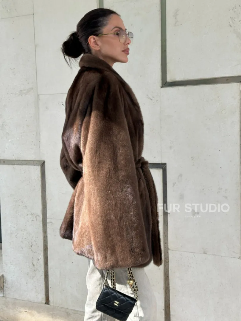 Шуба из меха Saga Furs в винтажном стиле средней длины