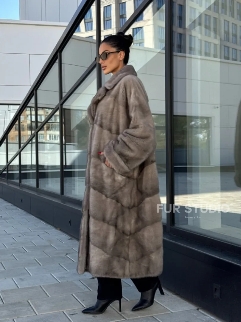 Шуба из меха норки в стиле «Oversize» - цвет сильвер