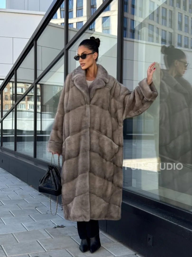 Шуба из меха норки в стиле «Oversize» - цвет сильвер