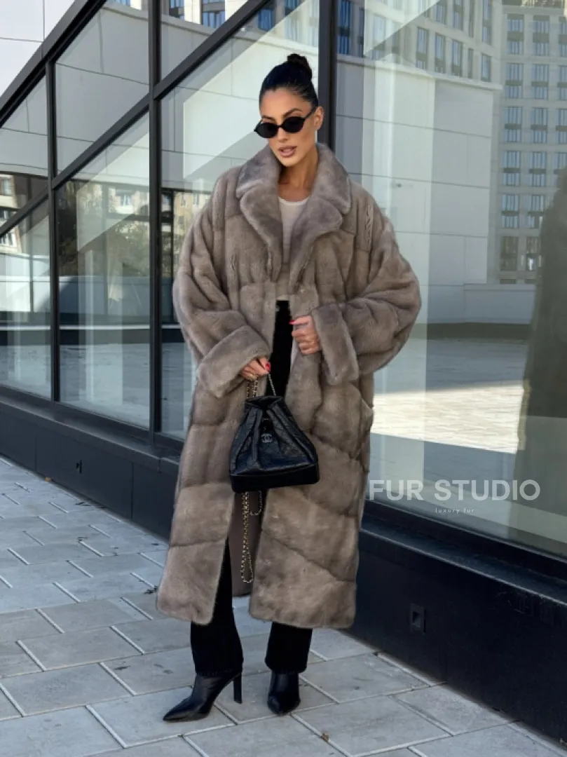 Шуба из меха норки в стиле «Oversize» - цвет сильвер