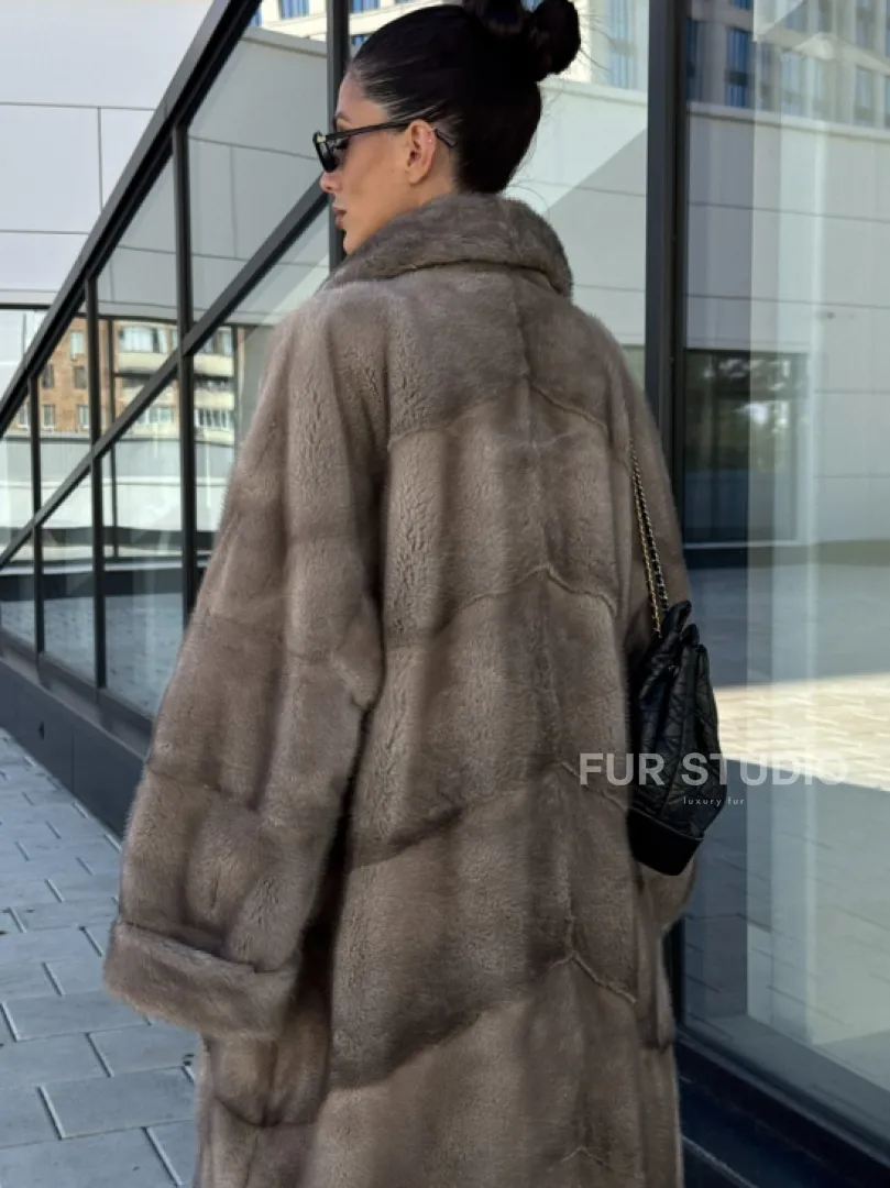 Шуба из меха норки в стиле «Oversize» - цвет сильвер