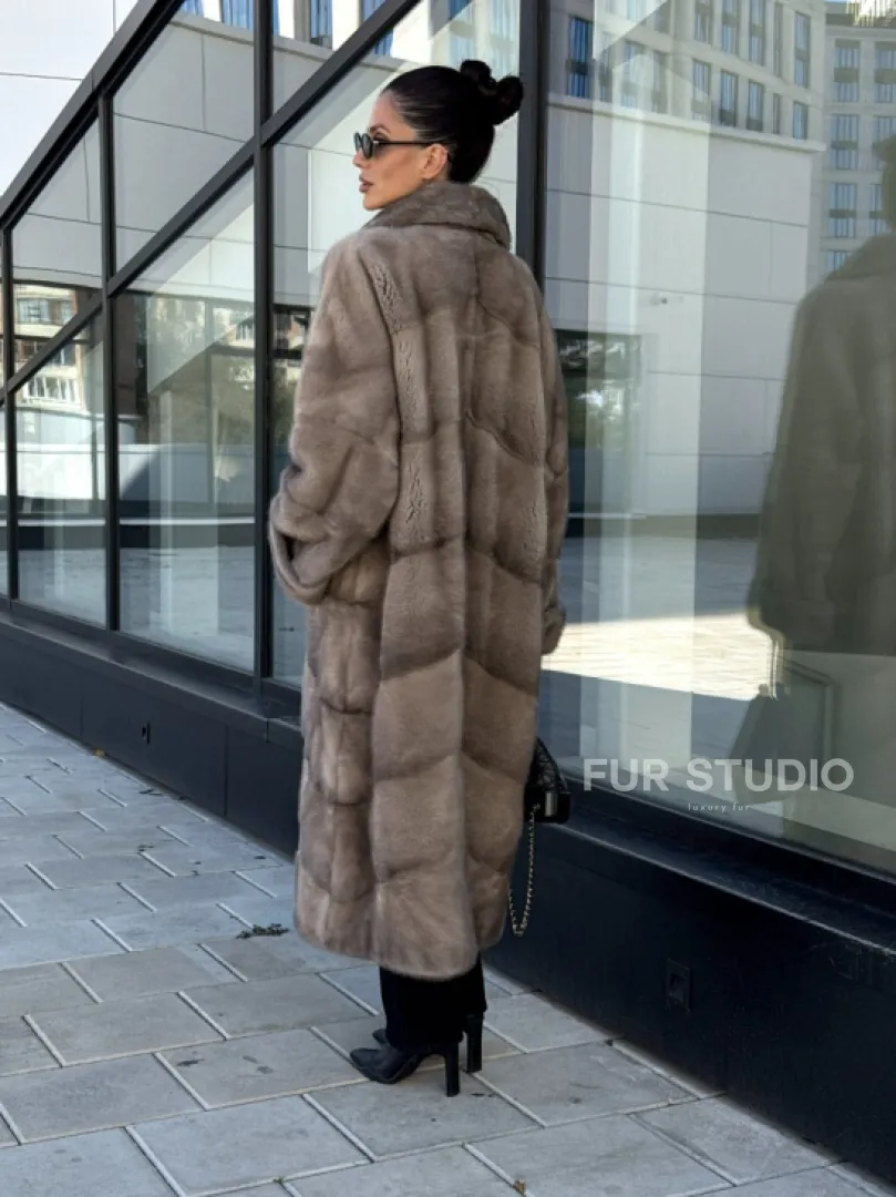 Шуба из меха норки в стиле «Oversize» - цвет сильвер