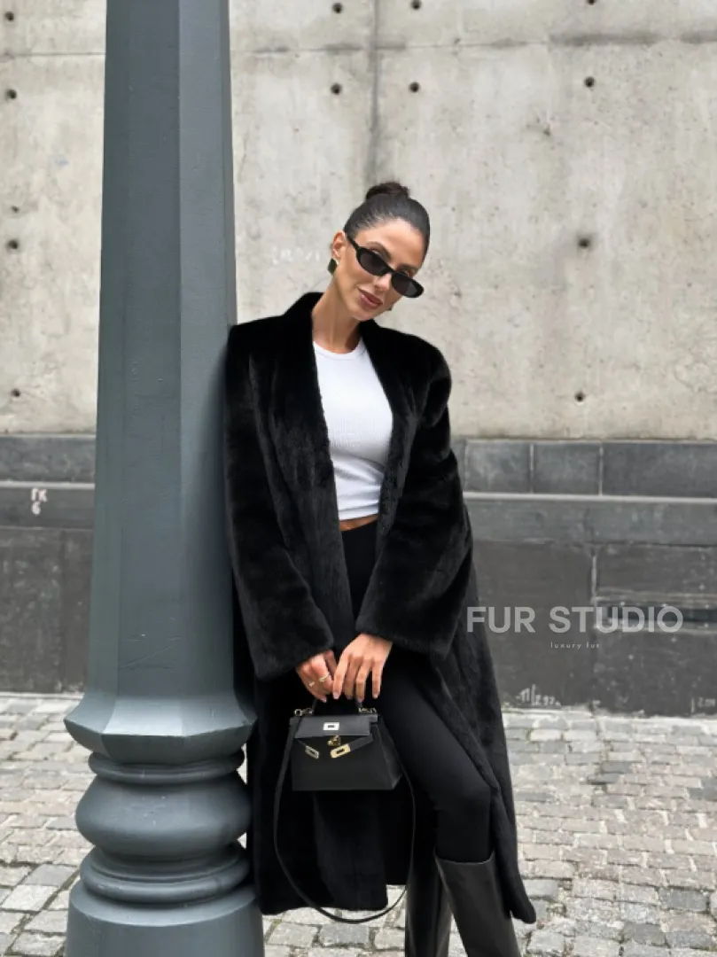 Модная шуба из меха норки Saga furs
