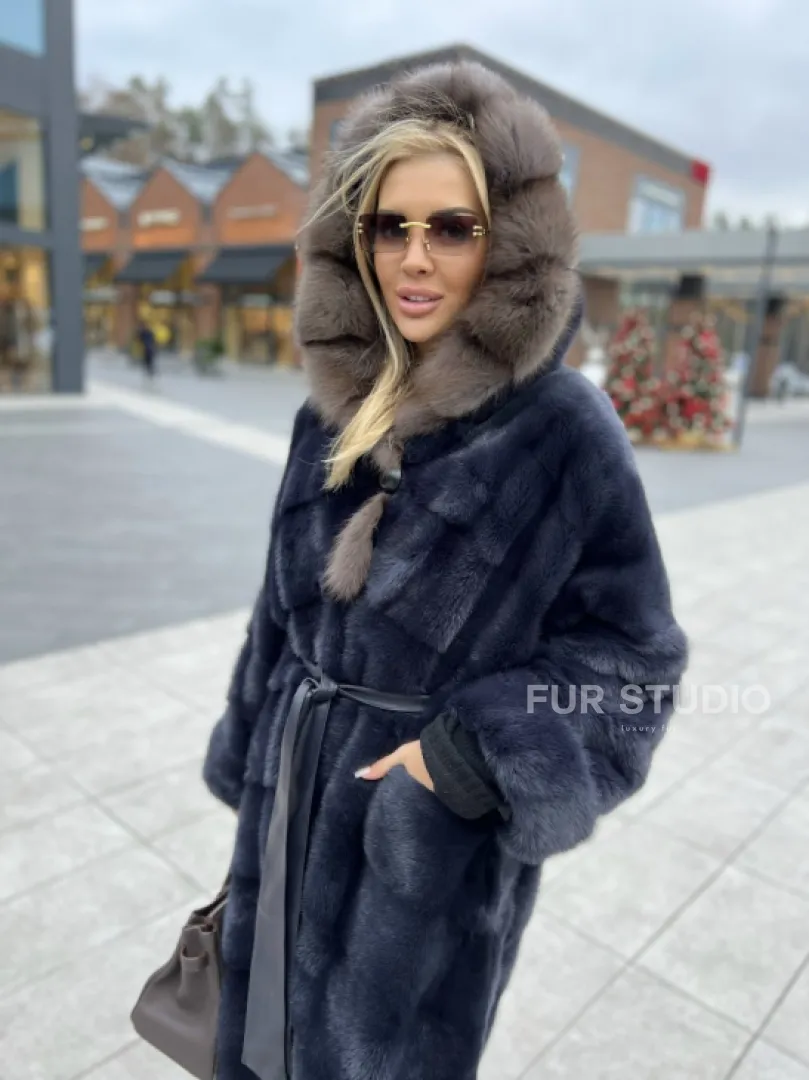Норковая шуба с капюшоном из меха куницы - цвет инфинити (темно-синий)