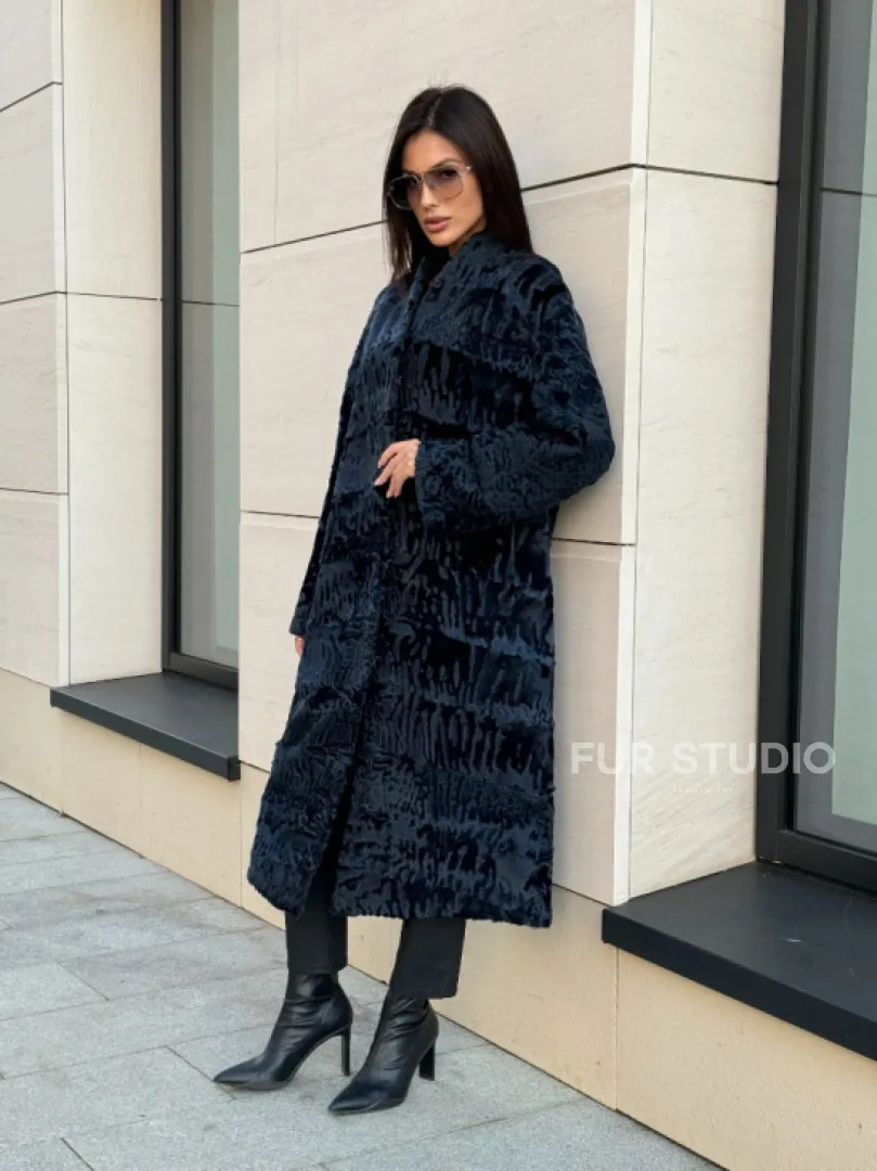 Пальто из меха каракуля с V-образным воротником, цвет Indigo Blue