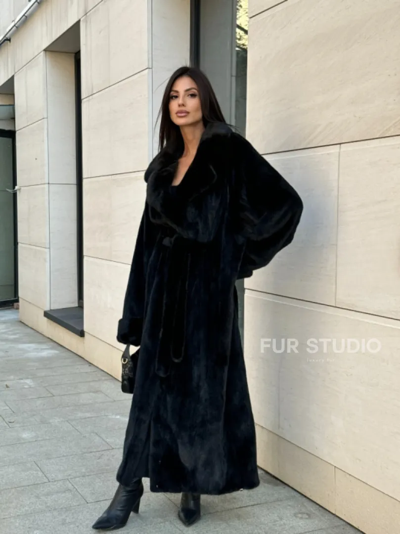 Длинная шуба кимоно Luxury Fashion из меха норки SAGA FURS - английский воротник