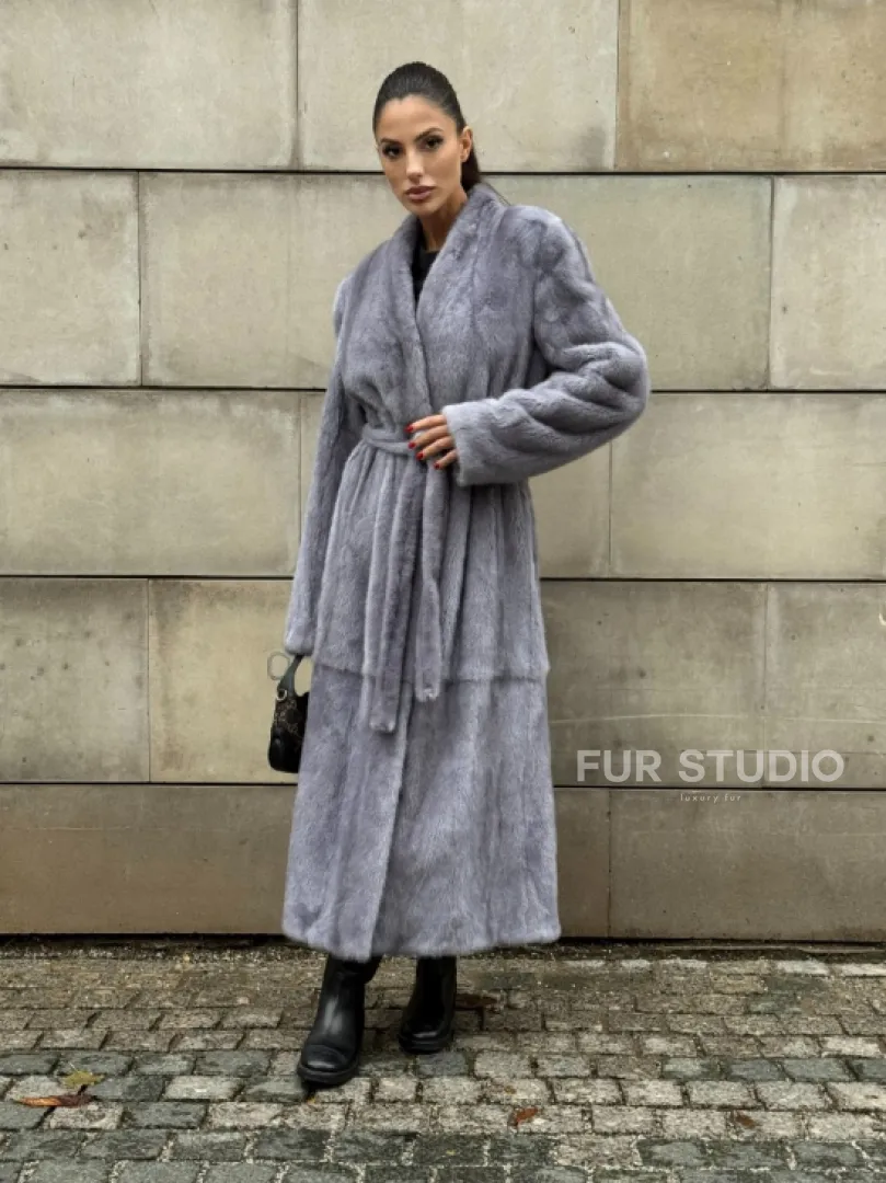 Шуба из голубой скандинавской норки без воротника с поясом “Fashion trend 2024-2025“