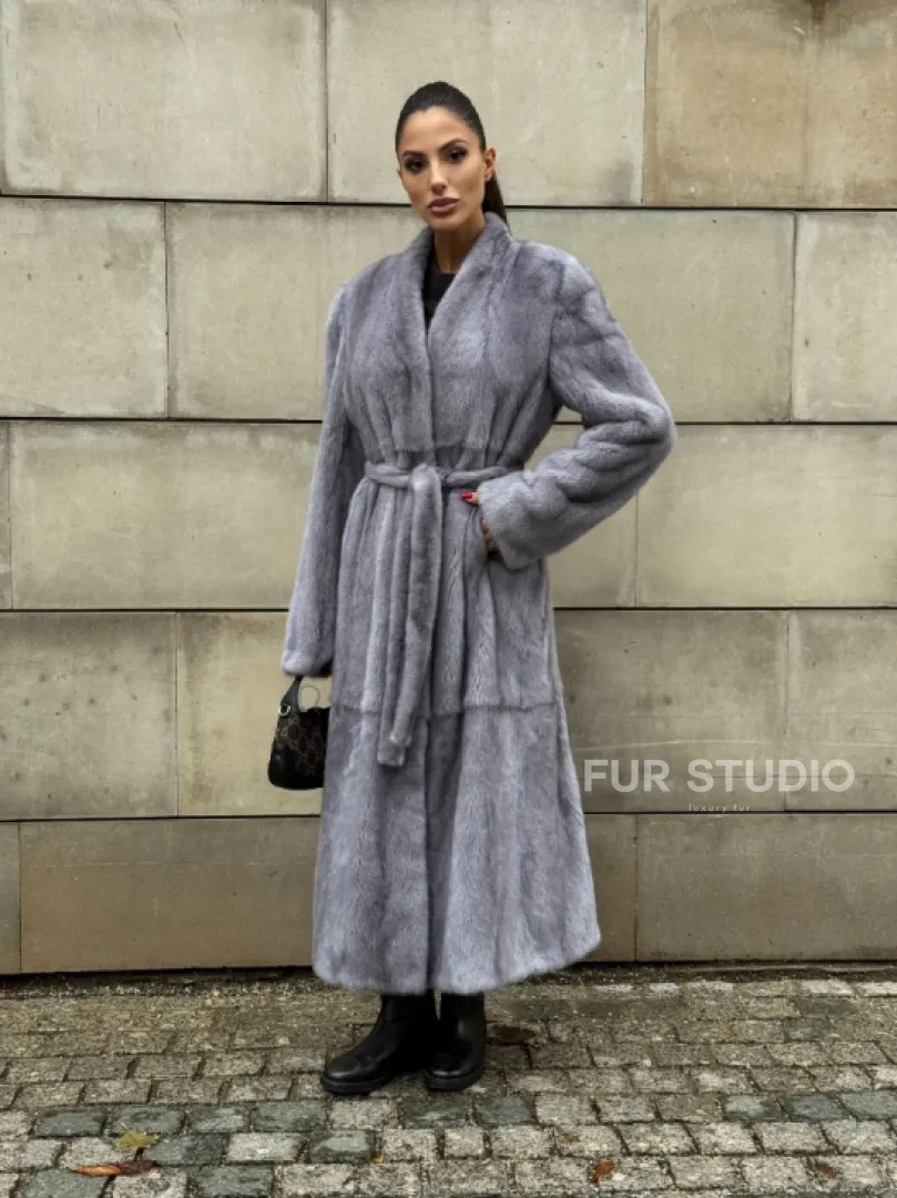 Шуба из голубой скандинавской норки без воротника с поясом “Fashion trend 2024-2025“