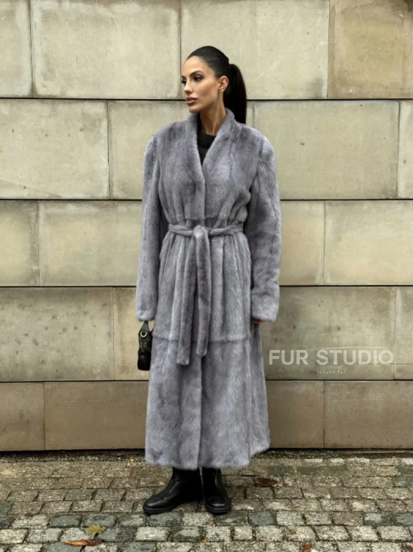 Шуба из голубой скандинавской норки без воротника с поясом “Fashion trend 2024-2025“