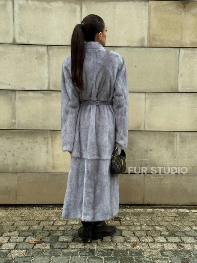 Шуба из голубой скандинавской норки без воротника с поясом “Fashion trend 2024-2025“