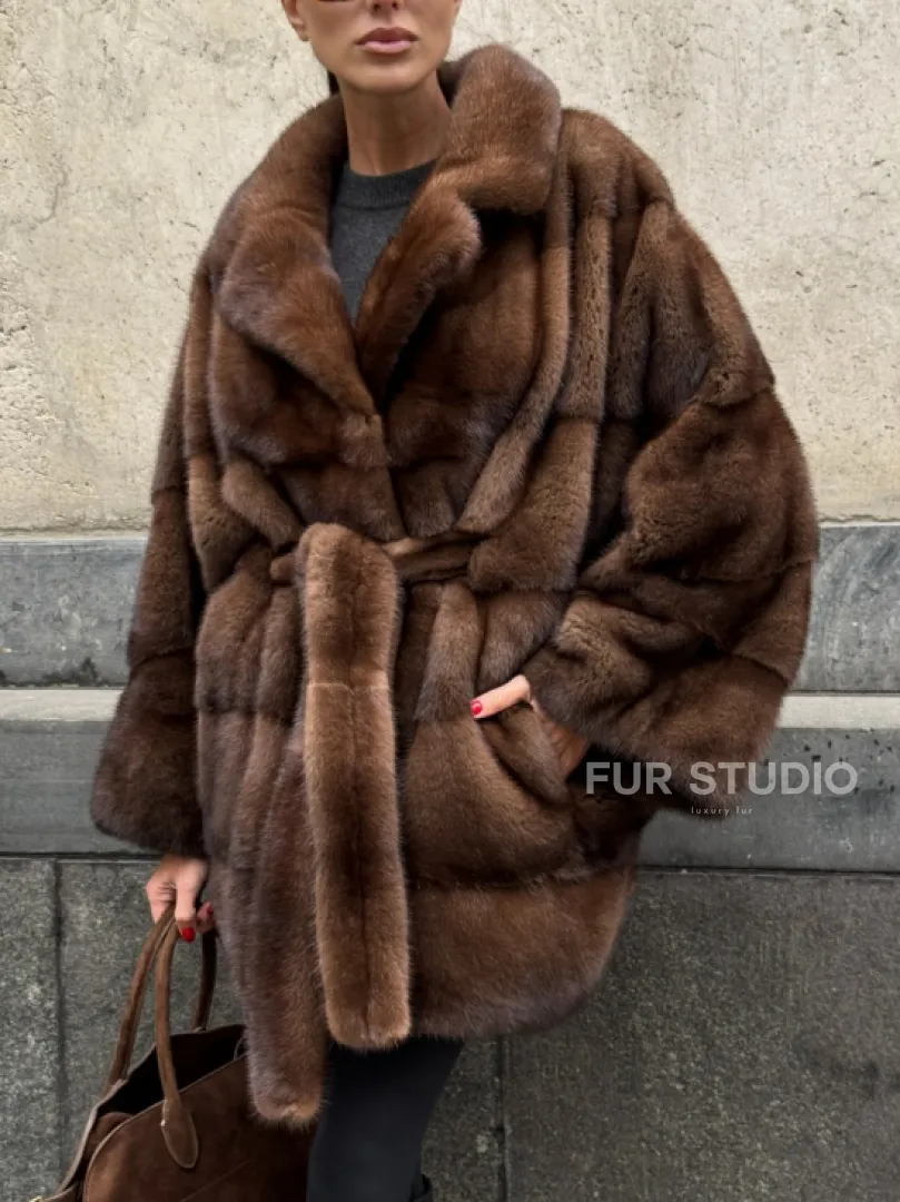 Полушубок из меха норки Brown Velvet, английский воротник фасон - летучая мышь