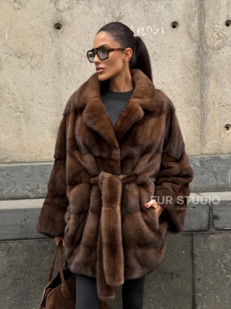 Полушубок из меха норки Brown Velvet, английский воротник фасон - летучая мышь