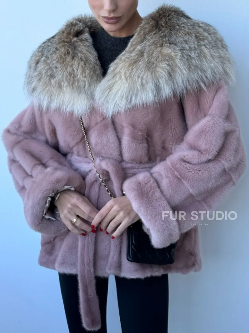 Шуба из норки Pink с капюшоном из меха рыси и манжетами на рукавах