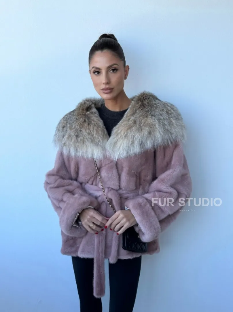 Шуба из норки Pink с капюшоном из меха рыси и манжетами на рукавах