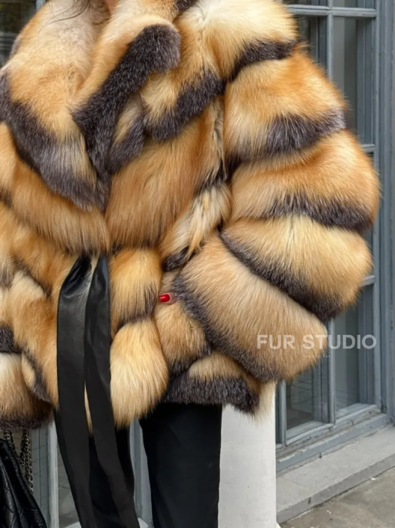 Шуба из меха лисы Golden-grey fox с английским воротником, с поясом