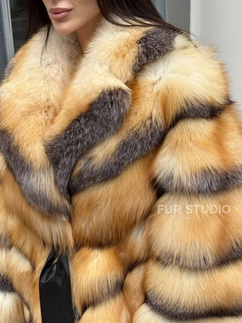 Шуба из меха лисы Golden-grey fox с английским воротником, с поясом