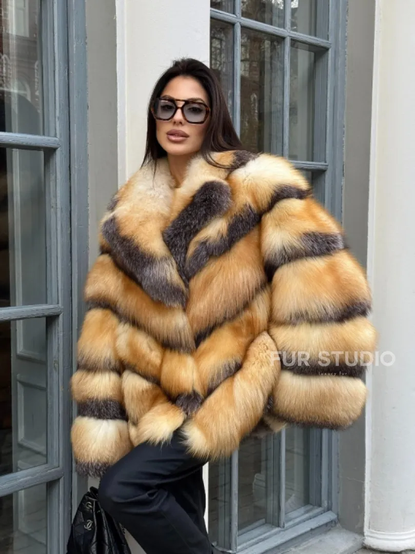 Шуба из меха лисы Golden-grey fox с английским воротником, с поясом