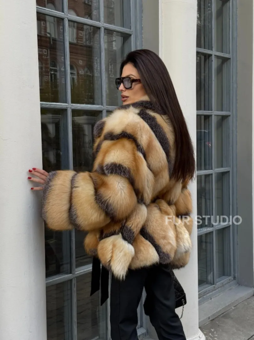 Шуба из меха лисы Golden-grey fox с английским воротником, с поясом