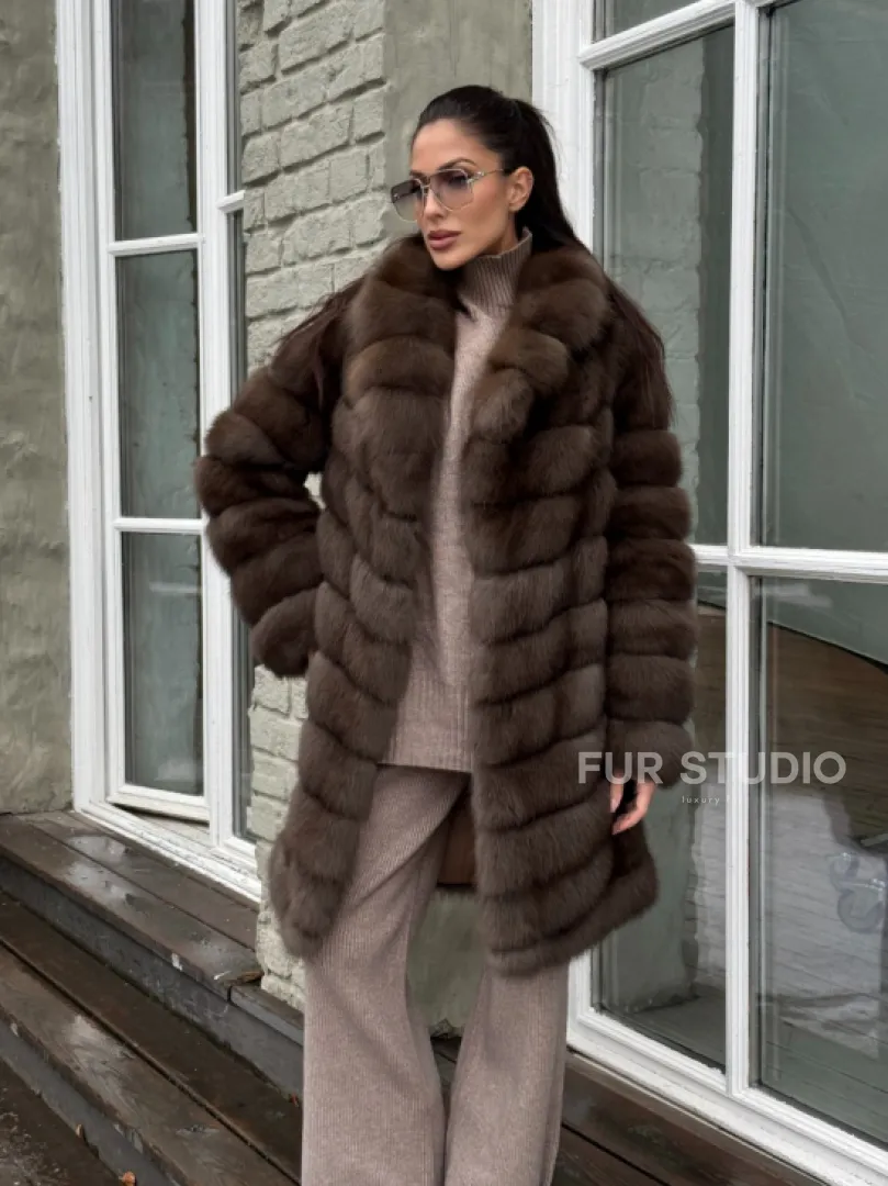 Шуба из меха куницы средней длины цвет темный соболь