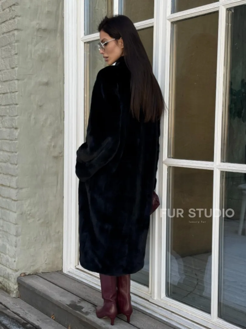 Элитная шуба из меха норки Luxury Fur Blackglama с V-образным воротником