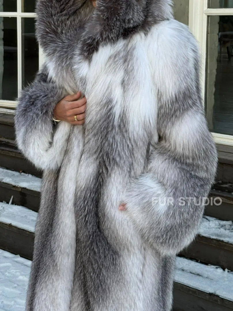 Длинная шуба из меха Arctic Fox с капюшоном, росшив - серая