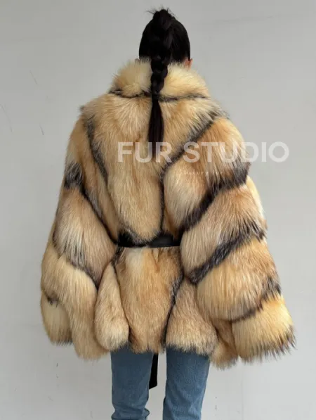 Шуба из меха лисы «Golden fox» - летучая мышь - фото 3
