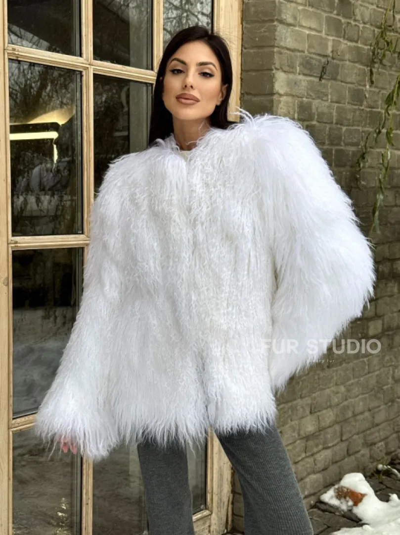 Шуба белая из меха ламы без воротника