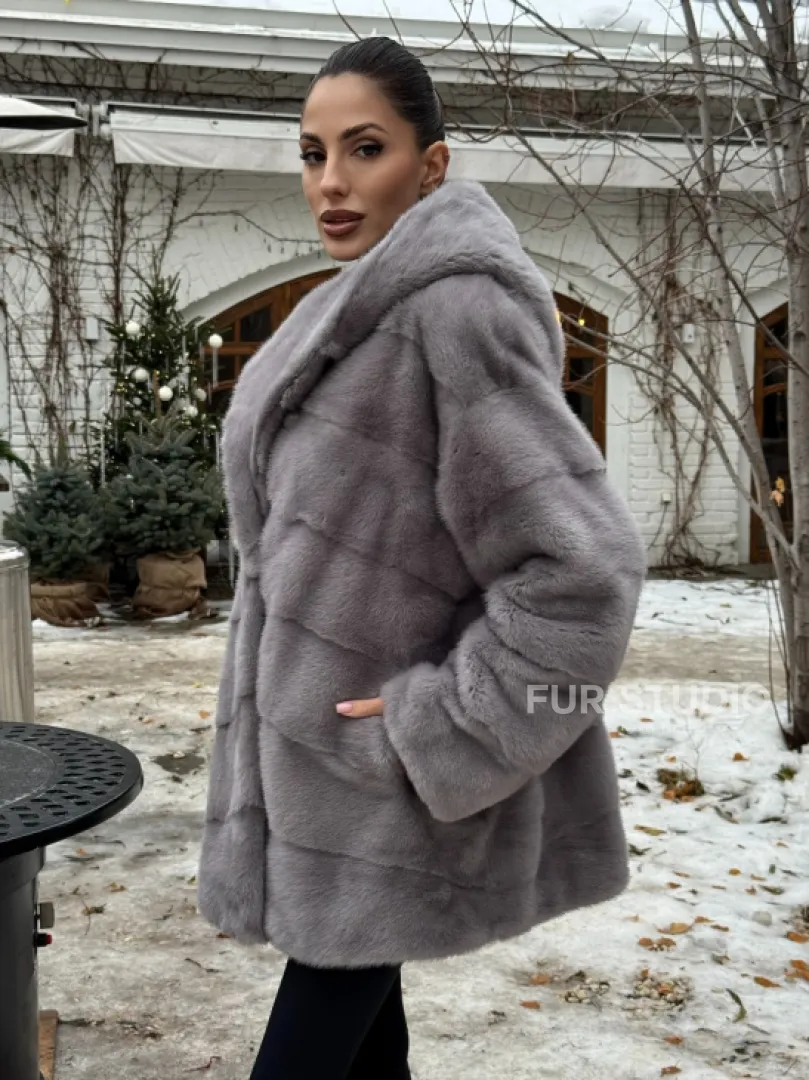 Полушубок норковый с капюшоном