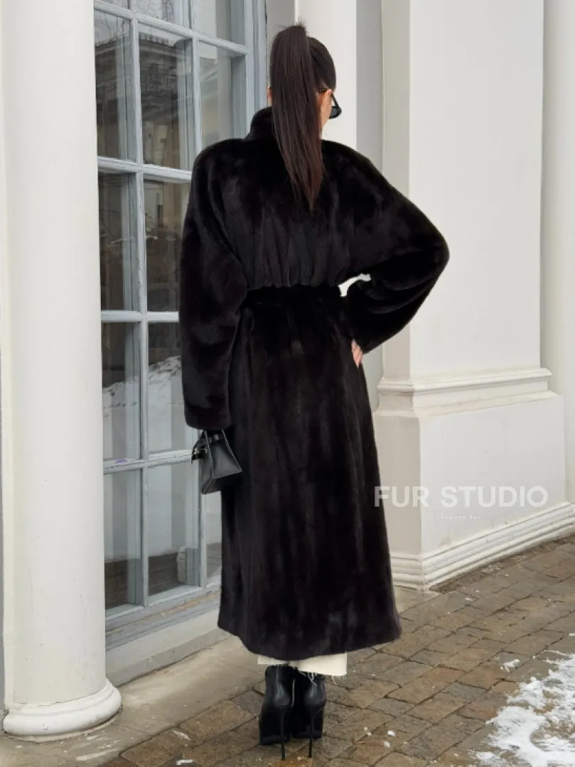 Натуральная коричневая норковая шуба в аукционном мехе SAGA FURS