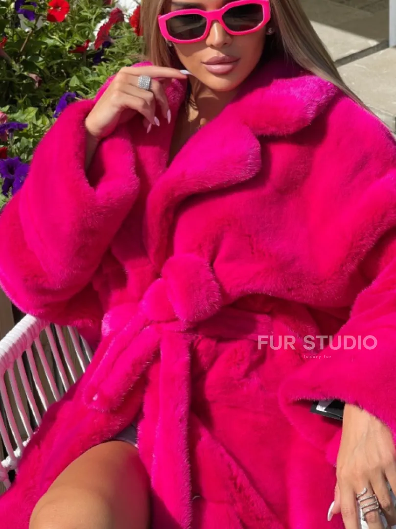 Норковая шуба в цвете фуксия длинная
