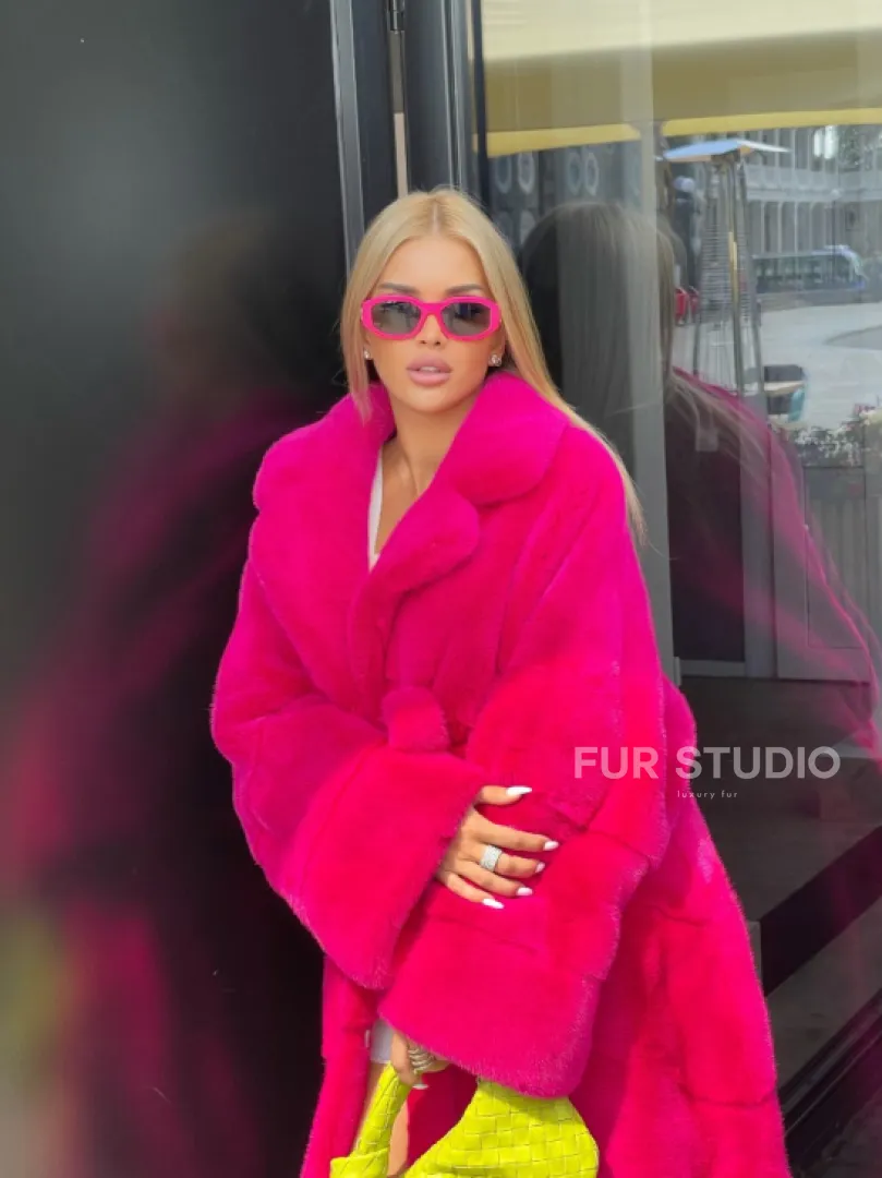 Норковая шуба в цвете фуксия длинная