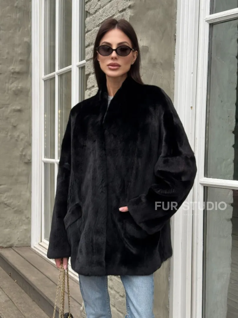 Жакет - шуба из норки BLACKGLAMA с V-образным воротником, косыми карманами