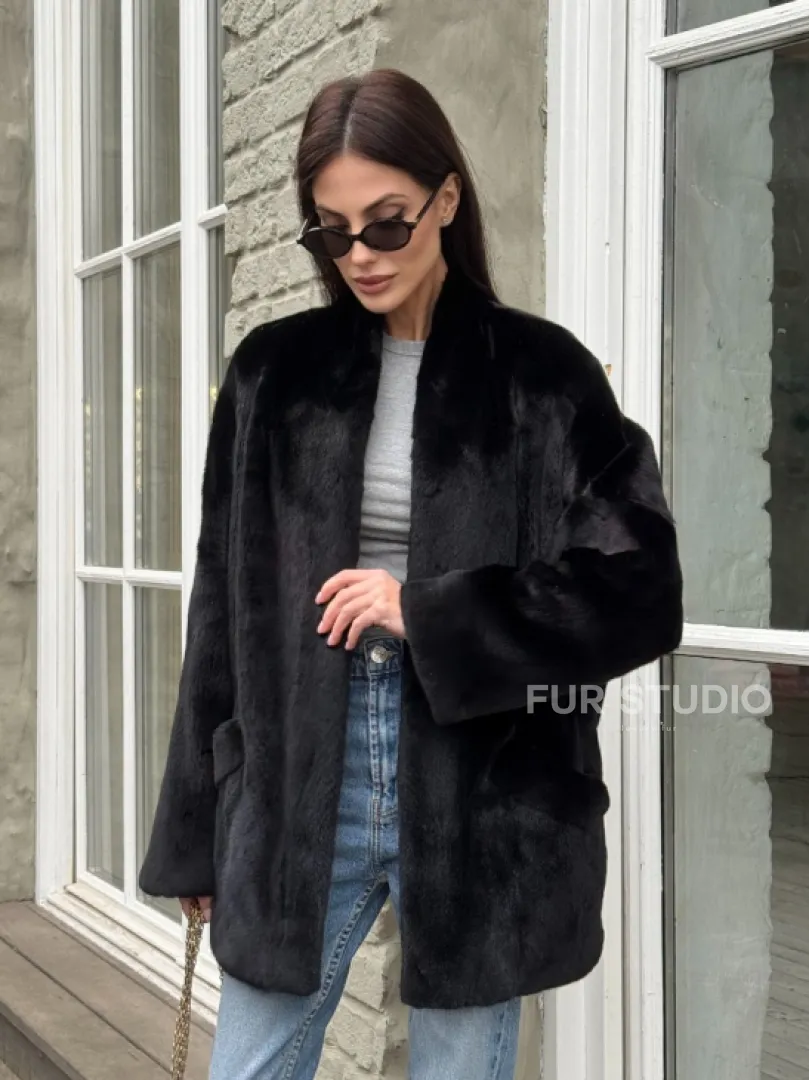 Жакет - шуба из норки BLACKGLAMA с V-образным воротником, косыми карманами
