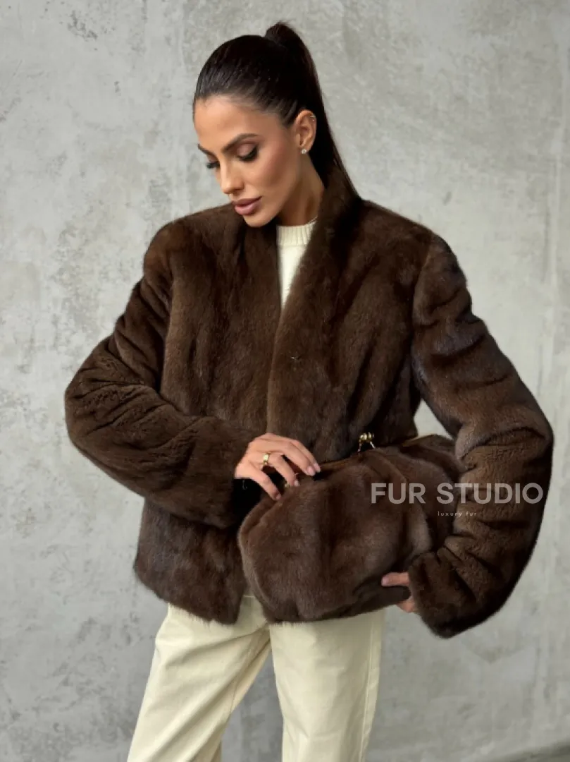 Меховой кроп - жакет из норки цвета соболь с V-образным воротником